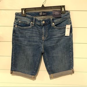 GAP Bermuda short, NWT